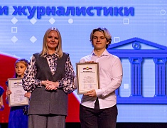 Премию мэра получили 40 талантливых школьников Благовещенска