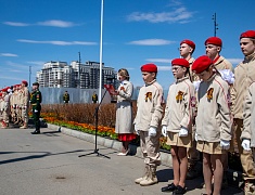 В амурской столице в преддверии Дня Победы подняли Копию Знамени Победы