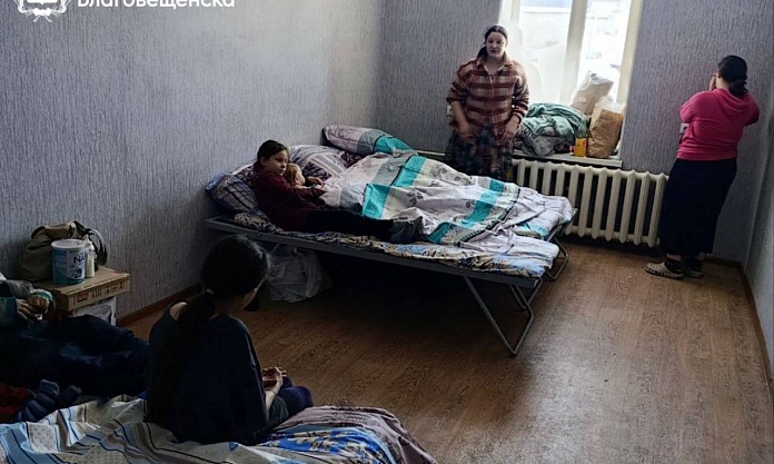 Для пострадавшей в пожаре многодетной семьи подбирают жильё