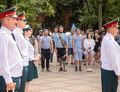 В Благовещенске в день ВДВ почтили память воинов-десантников