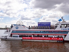 На Амуре прошла традиционная акция «Цветы на воде»