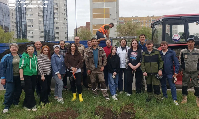 Около 40 кустарников курильского чая украсили микрорайон