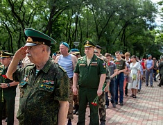 В Благовещенске в день ВДВ почтили память воинов-десантников