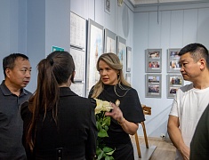 В Благовещенске открылась выставка к 70-летию Александра Тихомирова