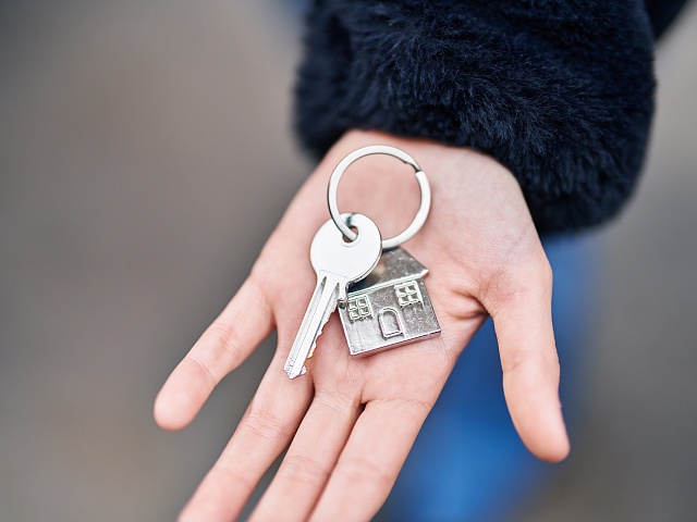 Почти 30 благовещенских педагогов переехали в новые квартиры благодаря федеральной программе 