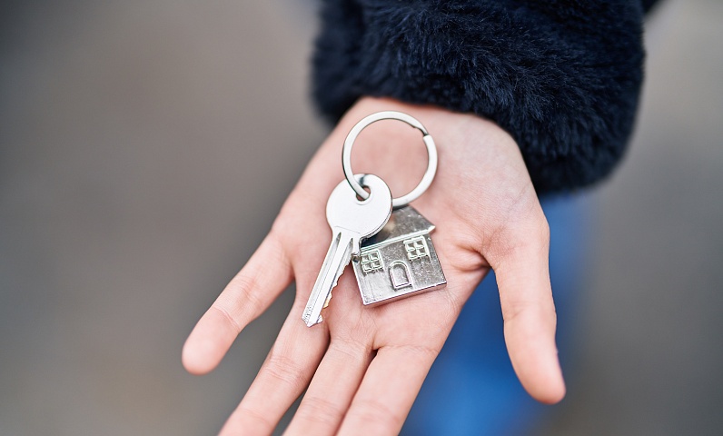 Почти 30 благовещенских педагогов переехали в новые квартиры благодаря федеральной программе 