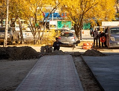 Мэр Благовещенска Олег Имамеев в ходе выездного совещания проконтролировал ход работ на универсальной спортплощадке в микрорайоне