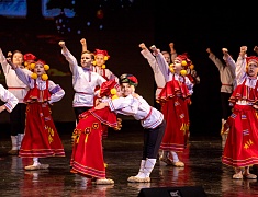 В Благовещенске в преддверии 8 Марта прошел большой праздничный концерт