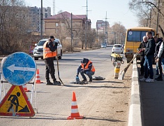 В Благовещенске начали активно работать по устранению выбоин на дорогах 