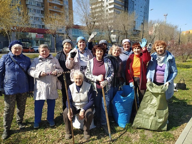 Благовещенцы из общественного движения «Навстречу жизни» вышли на субботник