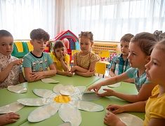 В благовещенском детском саду №67 спортивный флешмоб объединил родителей, детей и педагогов