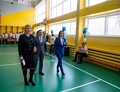 Мэр Благовещенска Олег Имамеев посетил выставку "Дня детских изобретений" в 16 школе