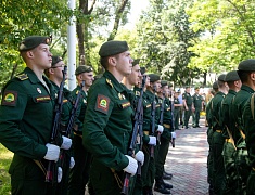 В Благовещенске в день ВДВ почтили память воинов-десантников