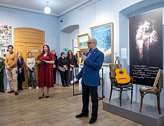 В Благовещенске открылась выставка к 70-летию Александра Тихомирова