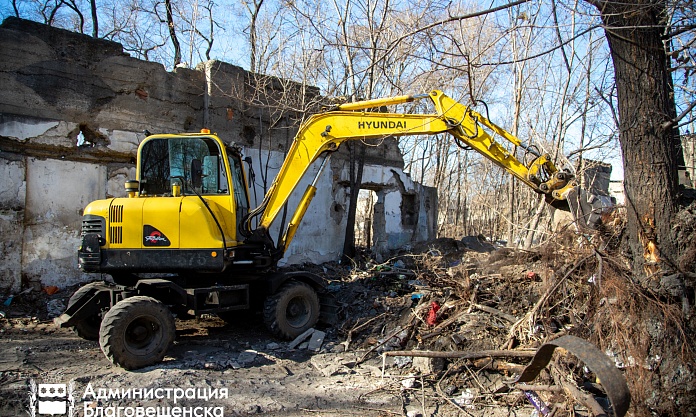 Больше 2 000 тонн мусора вывезли с незаконных свалок Благовещенска