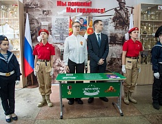 В школе № 10 открыли "Уголок памяти Героя" и установили "Парту Героя"