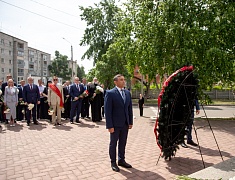 В Благовещенске прошли торжественные церемонии у памятников основателям города