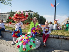 Бал цветов и Семейный бал украсили Благовещенск