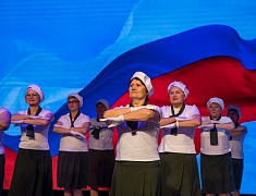 Китайские и русские бабушки станцевали на одной сцене в Благовещенске