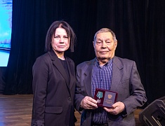 Церемония награждения медалями «За строительство Байкало-Амурской магистрали»