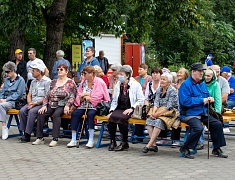 Мэр города Олег Имамеев поприветствовал старшее поколение на празднике в Горпарке
