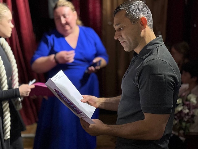 Олег Имамеев: «Вы не просто играете, вы воспитываете сердца». Мэр предложил студии «Этюд» в год 170-летия Благовещенска поставить свои спектакли на большой сцене