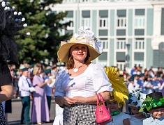 Бал цветов и Семейный бал украсили Благовещенск