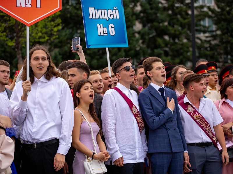 Высшее образование благовещенск. Общегородской выпускной. С выпускным из школы. Выпускной 2023 Благовещенск. Выпускной вечер в школе 31 г Орел 2023 г.