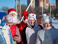 В Благовещенске состоялся новогодний забег в карнавальных костюмах