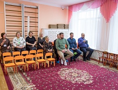 Ко Дню защитника Отечества в благовещенском детском саду подготовили выставку и спектакль для пап