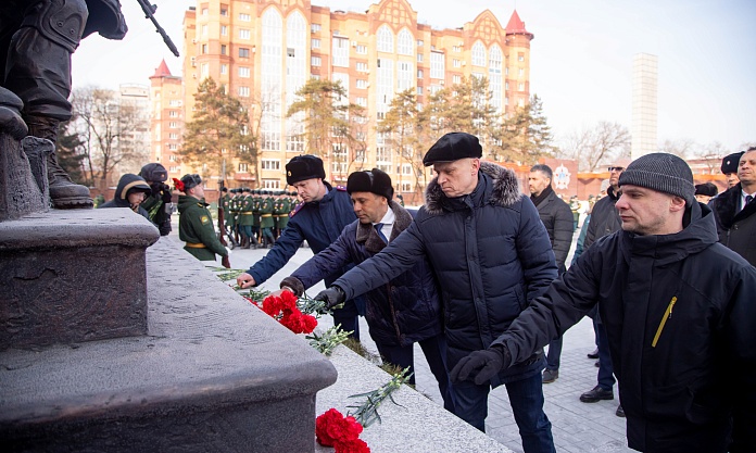В Благовещенске почтили память защитников Отечества