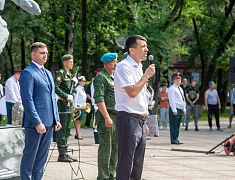 В Благовещенске в день ВДВ почтили память воинов-десантников