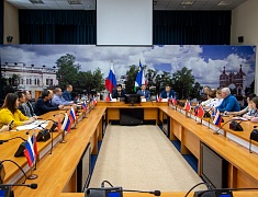 Мэр Благовещенска Олег Имамеев собрал предпринимателей, занимающихся пассажирскими перевозками