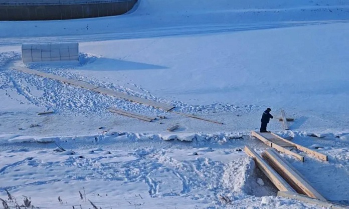 На пляже «Пограничный» оборудовали удобный спуск к купели
