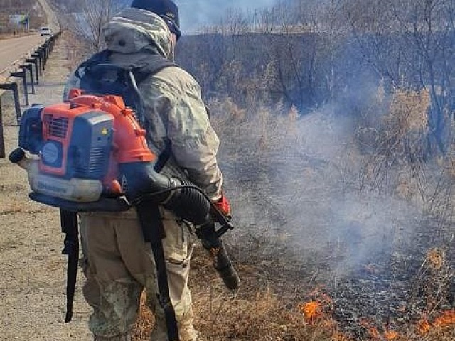 В Благовещенске тушили Астрахановские луга, Моховую Падь и Игнатьевское шоссе