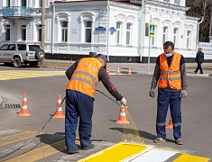 В Благовещенске обновляют дорожную разметку 