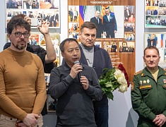 В Благовещенске открылась выставка к 70-летию Александра Тихомирова