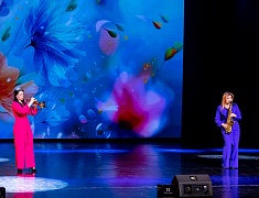 В Благовещенске в преддверии 8 Марта прошел большой праздничный концерт