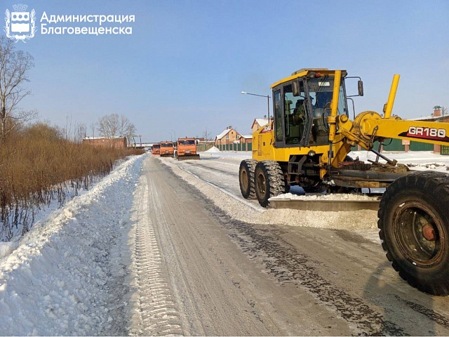 В Благовещенске очистили 65 километров дорог и тротуаров после прошедшего снегопада