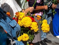  В Благовещенске возложили цветы к памятнику Валерия Приёмыхова