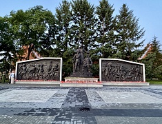 В Благовещенске на площади Победы зажгли «Свечи памяти»