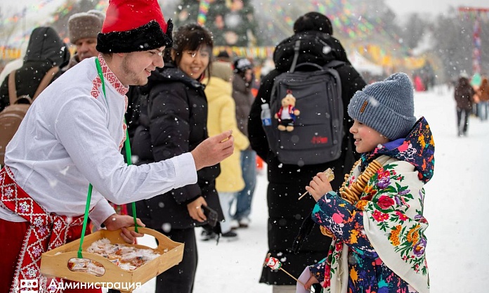 В Благовещенск ярко и шумно проводил зиму