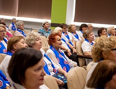 Заместитель мэра Благовещенска Дмитрий Перов поздравил «Ассоциацию пожилых людей» с юбилеем