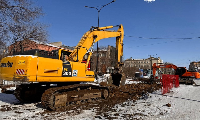 На улице Красноармейской начали укладывать новые водопроводные трубы