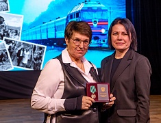 Церемония награждения медалями «За строительство Байкало-Амурской магистрали»