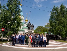 В день города прошли торжественные церемонии возложения цветов