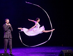 В Благовещенске в преддверии 8 Марта прошел большой праздничный концерт