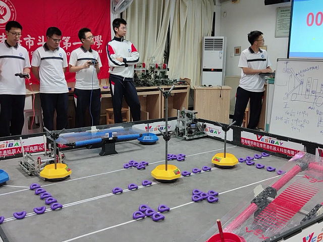 Экологическая база Марса и виртуальные космонавты: китайские школьники удивили благовещенское жюри своими изобретениями