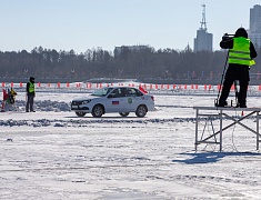 Автомобильные гонки в рамках Международного российско-китайского фестиваля зимних видов спорта