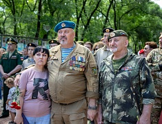 В Благовещенске в день ВДВ почтили память воинов-десантников